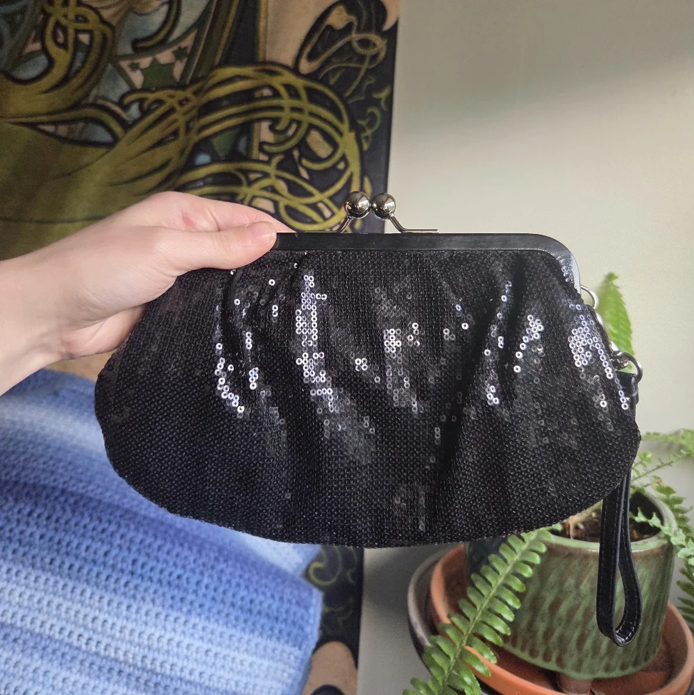 Coach Julia Limited Edition Black Sequins/Patent Leather Kisslock Wristlet - Picture 2 of 7